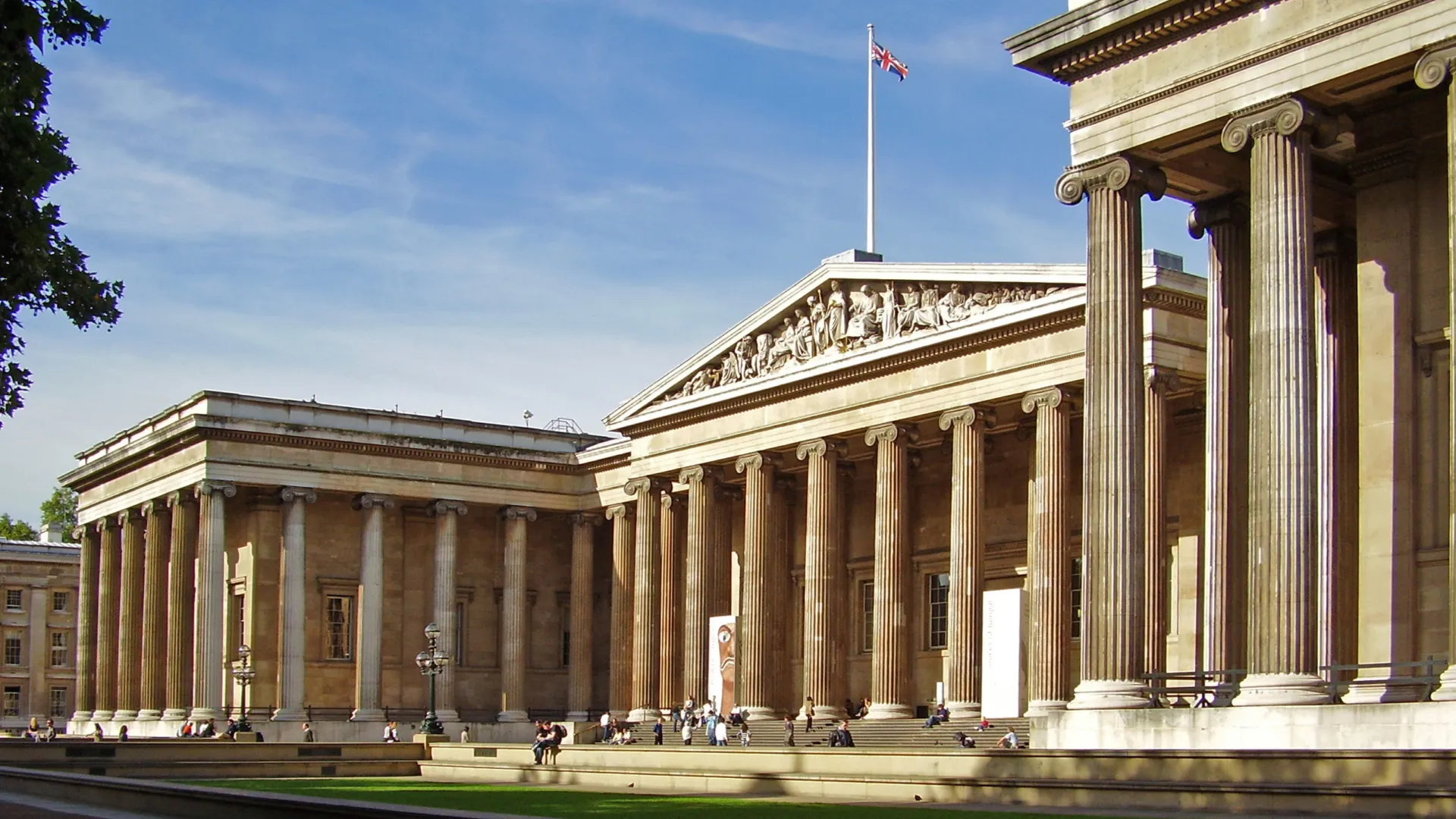 British Museum front elevation image from lawn