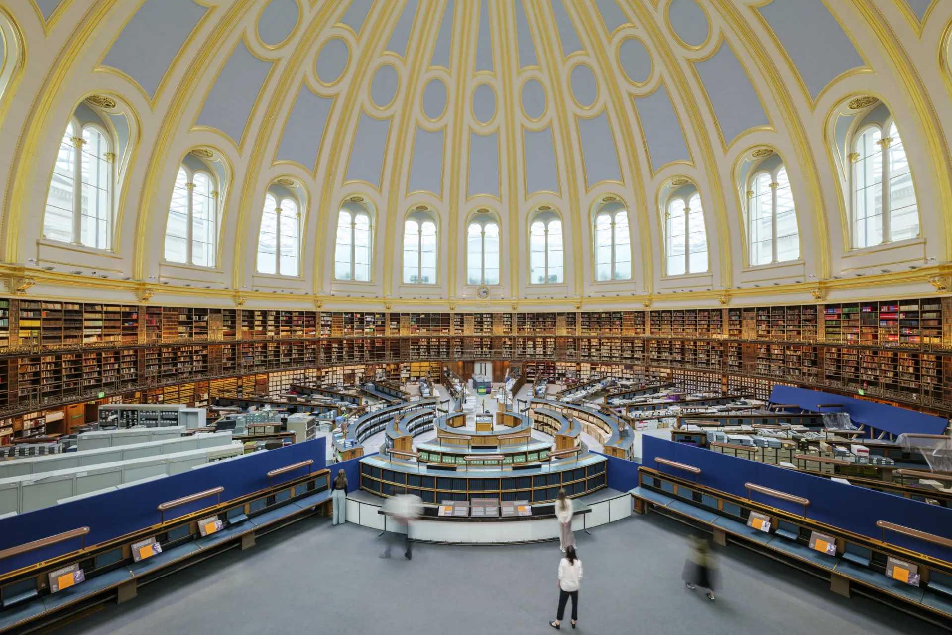 Wide angle view of the Round reading room by Gareth Gardner