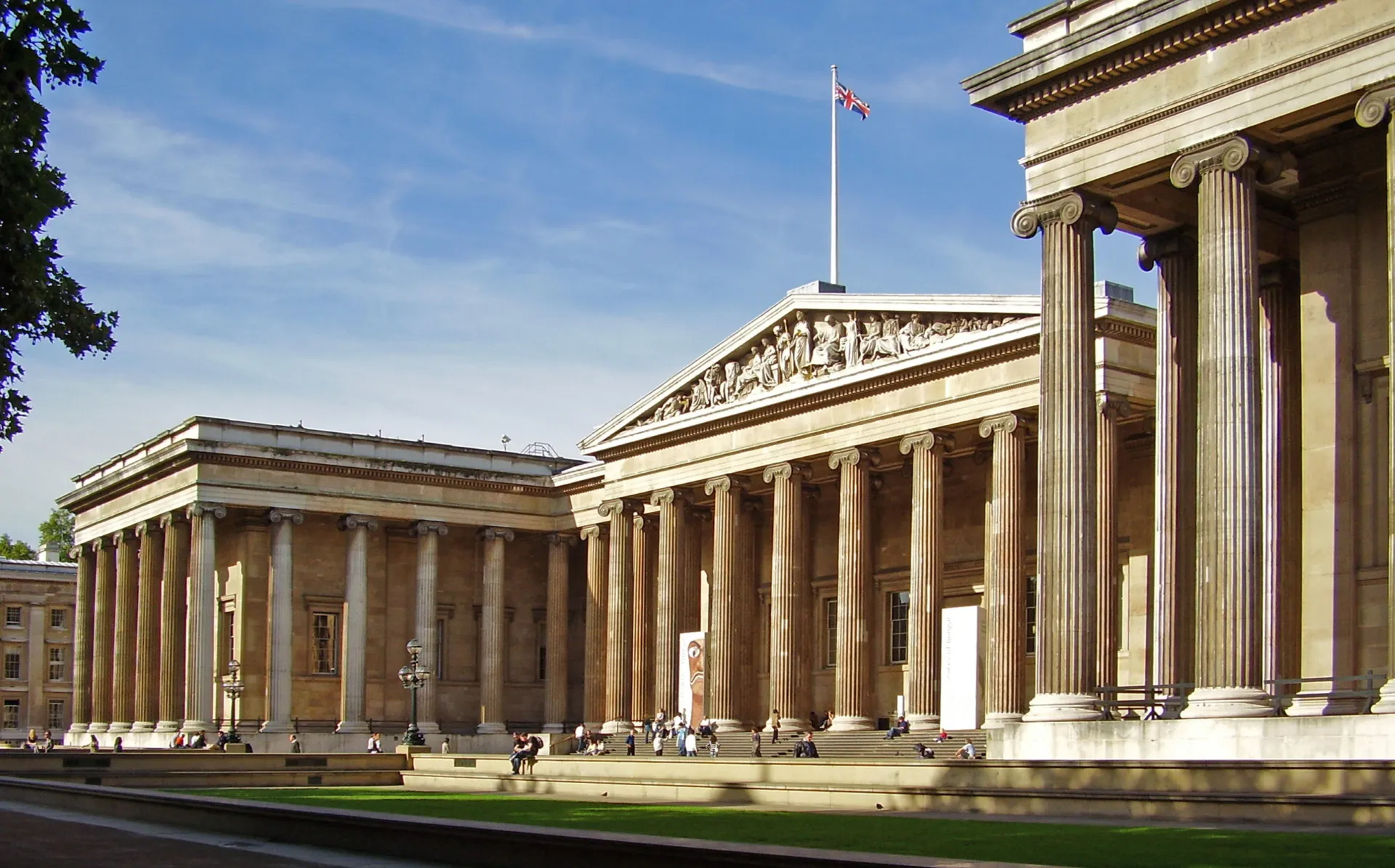 British Museum front elevation image from lawn