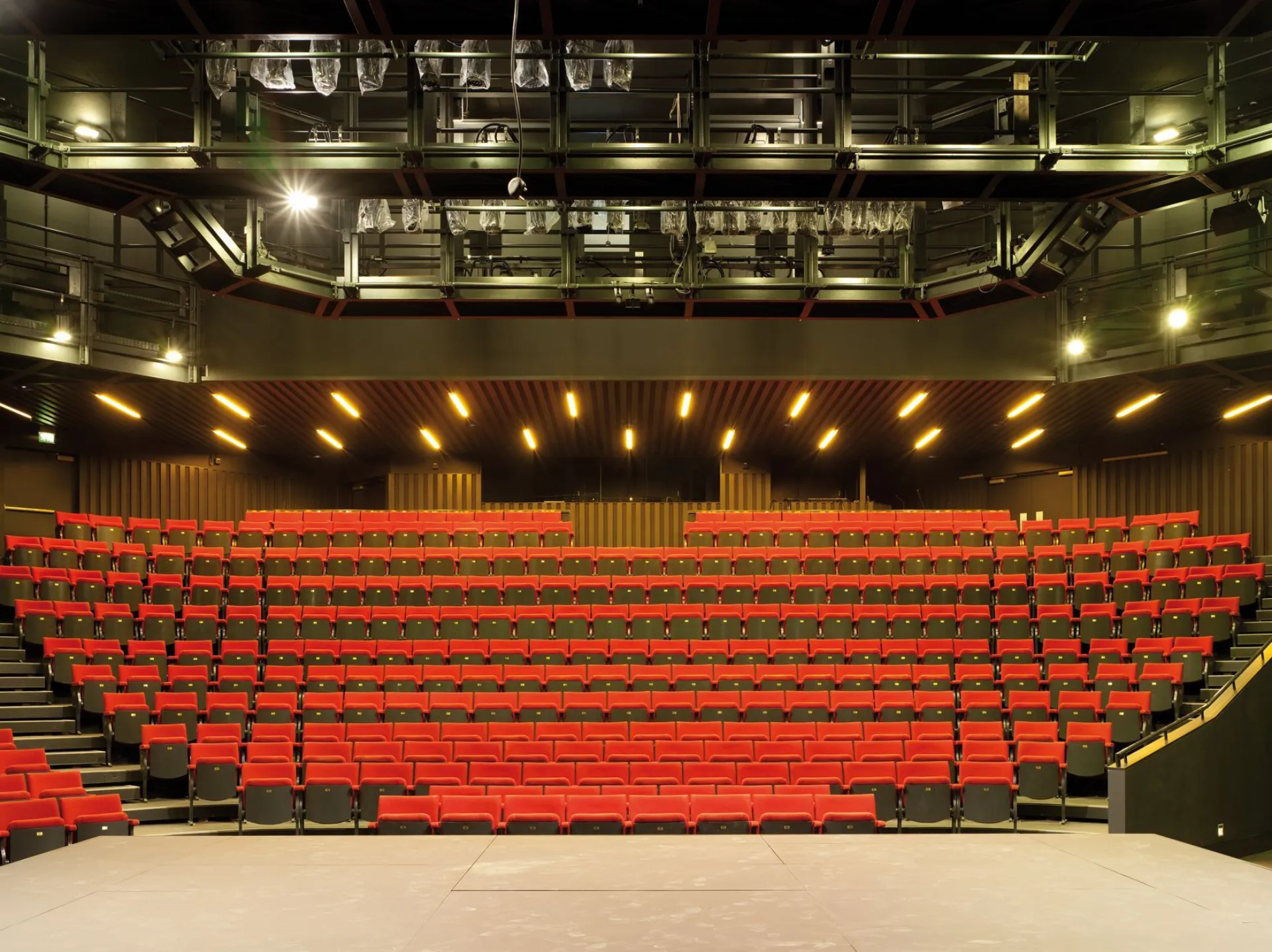 Interior with seats and stage of the Hull Truck Theatre designed by Wright & Wright Architects